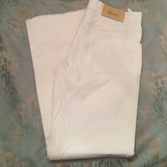 NWOT!! Gucci white jeans with gold buttons