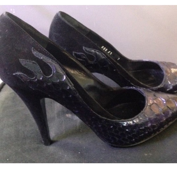 Siggerson Morisson black suede heels