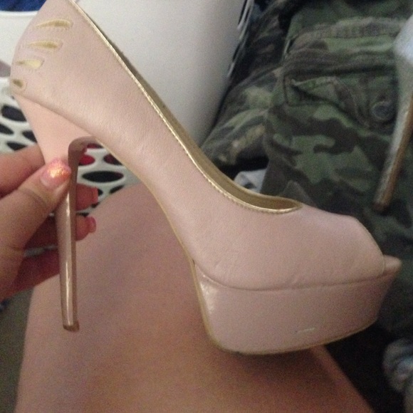 Pink and gold peep toe pump