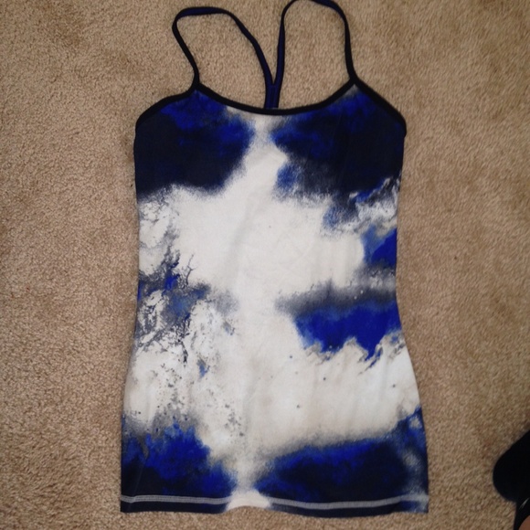 Lululemon workout top