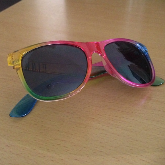 Victoria's Secret Pink sunglasses 😎