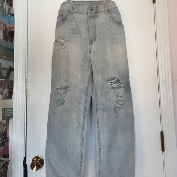 Light wash distressed boyfriend jeans