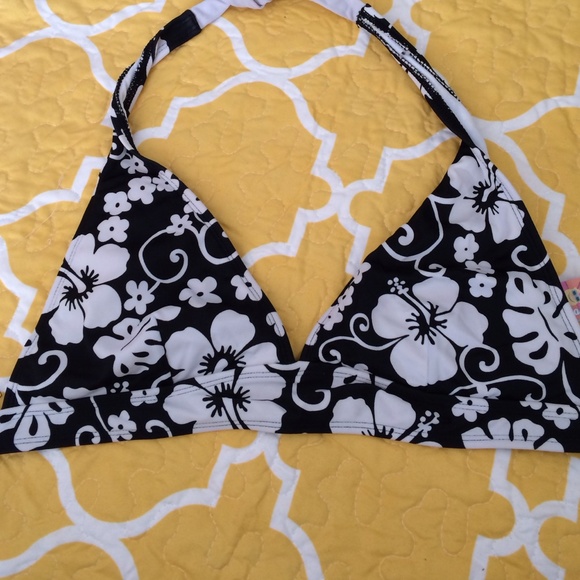Black and white bikini top.