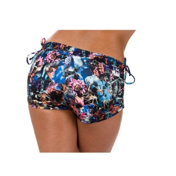 side string yoga shorts