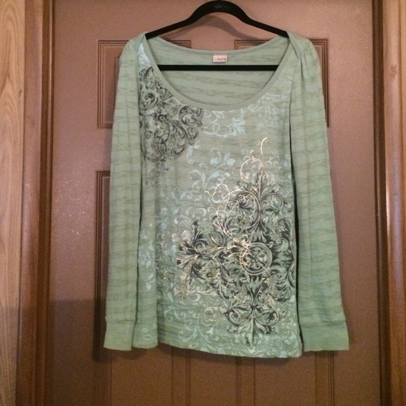 Green shirt from the buckle