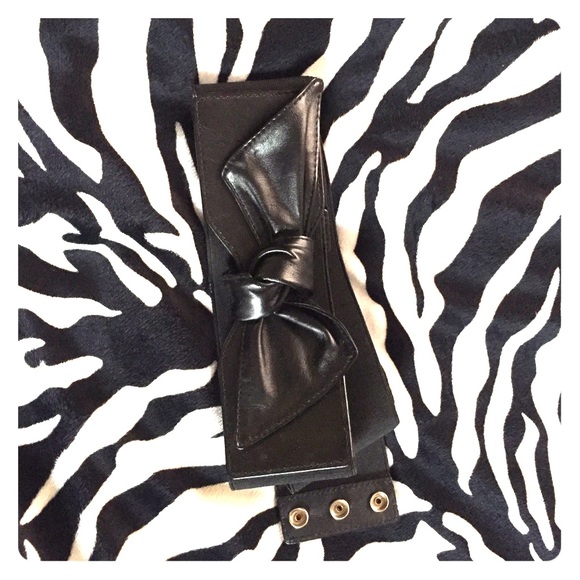 Black bow material belt