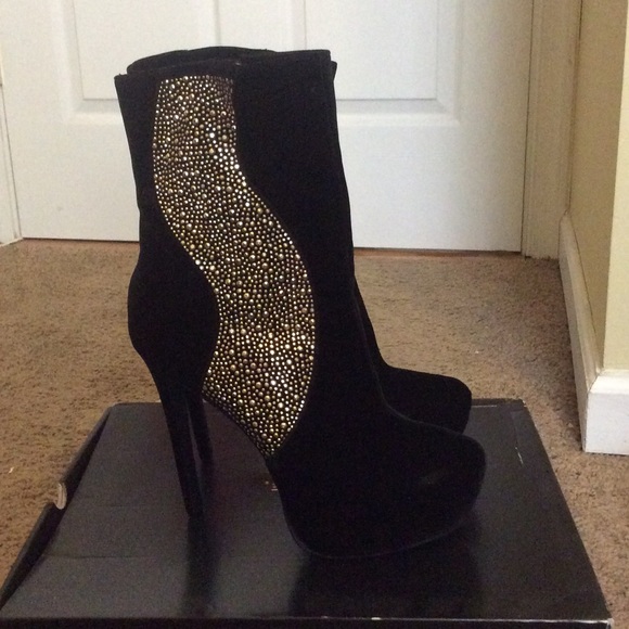 Black pumps with gold accents