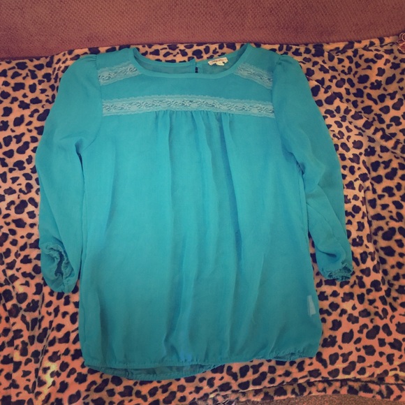 Blue Sheer Quarter Sleeve Top