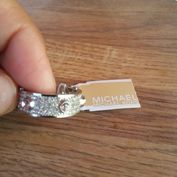 Michael Kors Ring - Picture 2 of 3