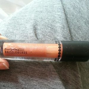 Mac gloss in courtly coral