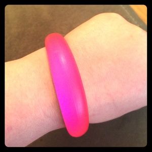 Hot pink Alexis Bittar bangle! 💖💖