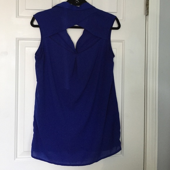 ⭐️SOLD⭐️Cobalt open-backed top - Picture 2 of 2
