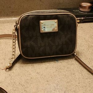 Michael kors crossbody