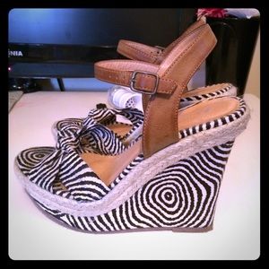 (ON HOLD FOR SOMEONE) Nude striped Aldo Pumps