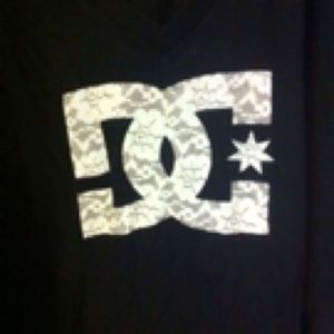 DC Shoes USA v neck