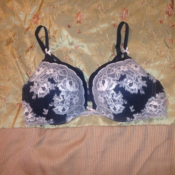 Victoria secret bomb shell