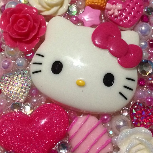 Accessories - Pink Hello Kitty case for @laylaf2