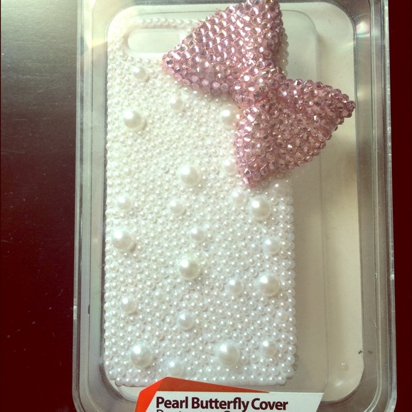 Pearl and bow phone case