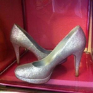 Silver sparkly pumps