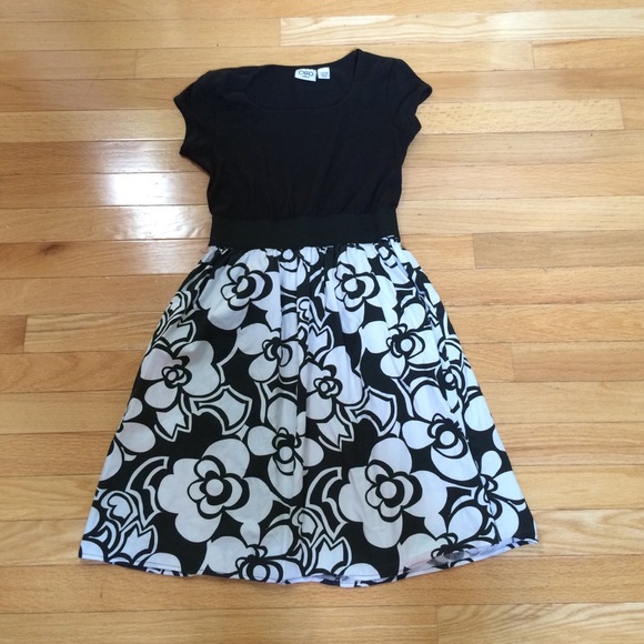 Black and white dress - Picture 1 of 2