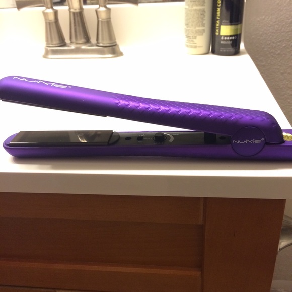 **SOLD** Nume Silhouette Hair Straightener
