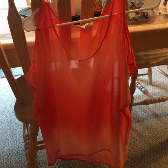 🎉 3 items for $20 Sale🎉Coral ombré top - Picture 2 of 3