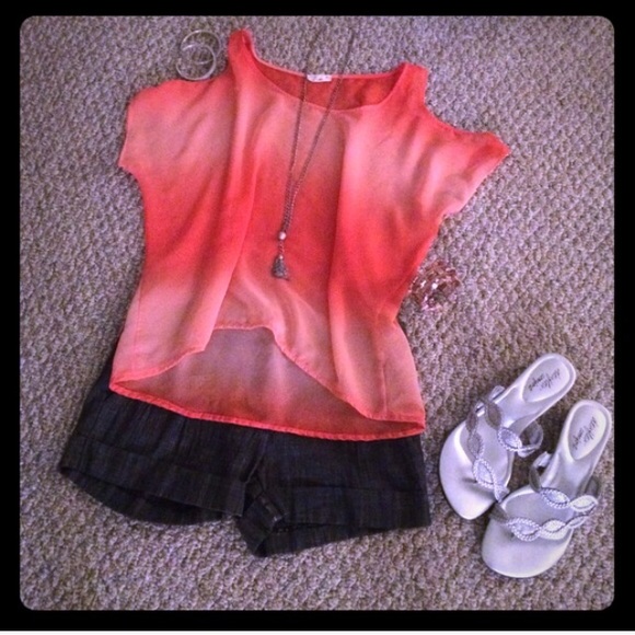🎉 3 items for $20 Sale🎉Coral ombré top - Picture 3 of 3