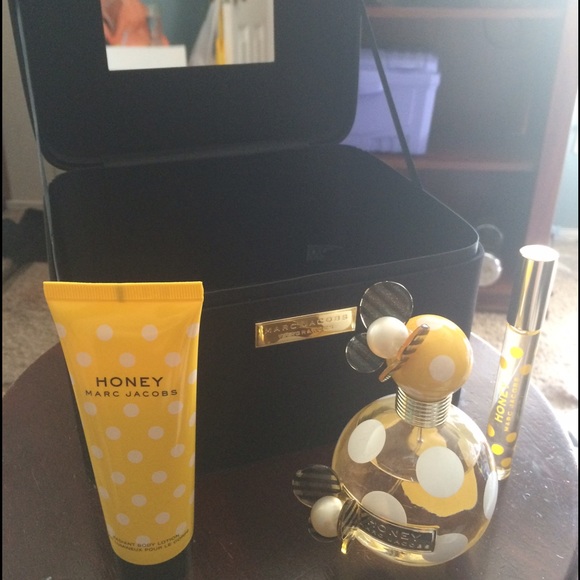 Marc Jacobs honey perfume, lotion, rollerball, box