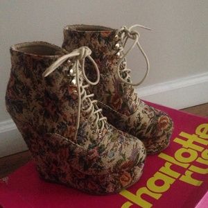 Floral wedges