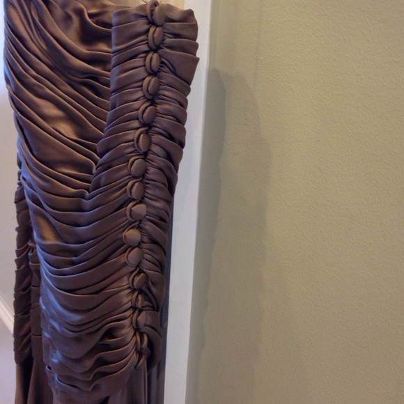 100%silk 1 shoulder elegant evening long dress in champagne.Beautifully tailored - Picture 4 of 4