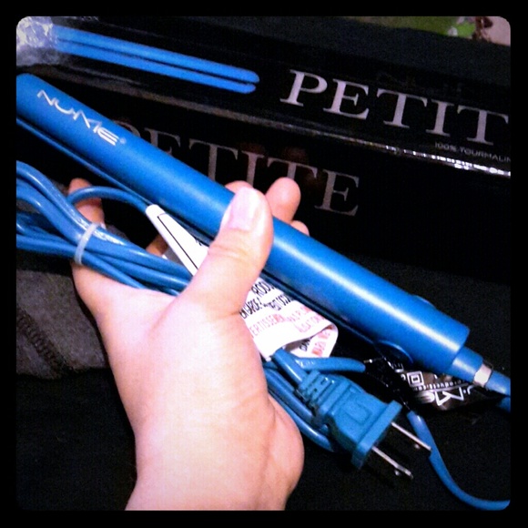 Nume petite straightener brand new