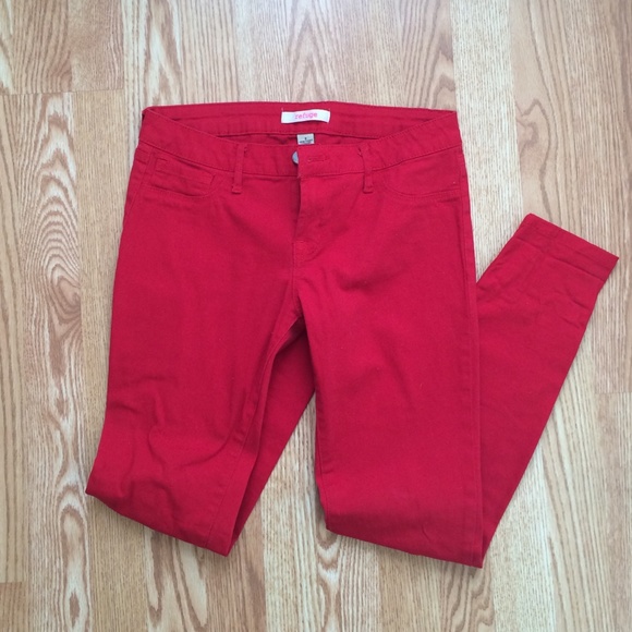 ✅ Red skinny jeans