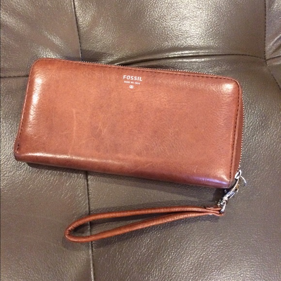 Fossil zip clutch wallet