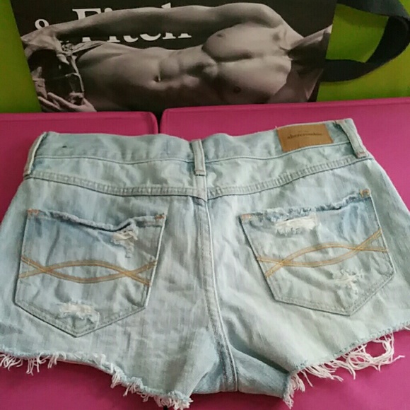 Girls short shorts - Picture 3 of 4