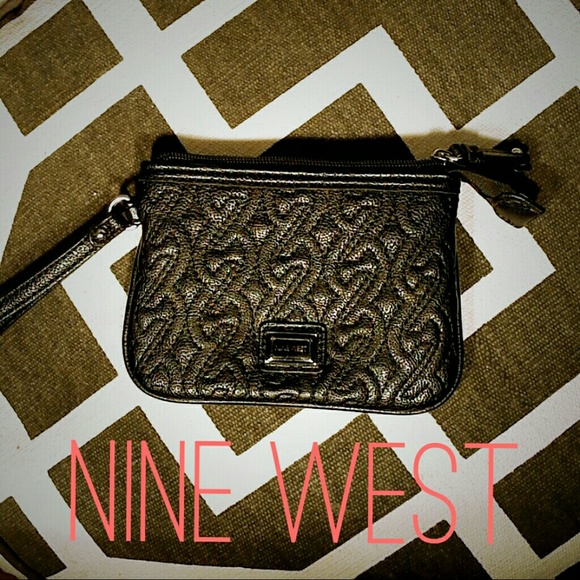 AUTHENTIC Nine West wristlet ! - Picture 1 of 1