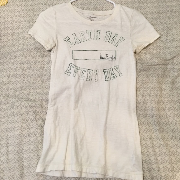 American Eagle "Earth Day Every day" Tee