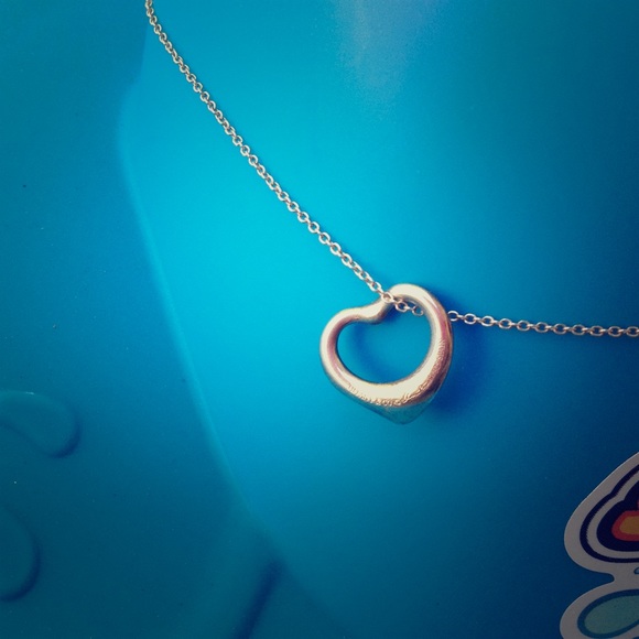 Tiffany & Co small open hart pendant