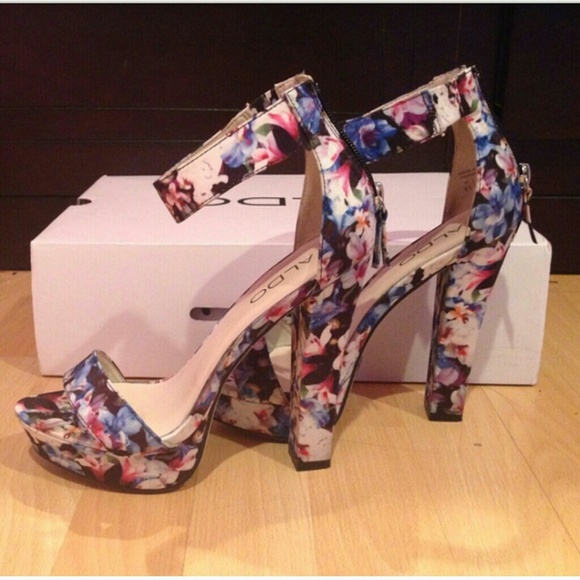 Chic Floral Chunky Heel Sandals