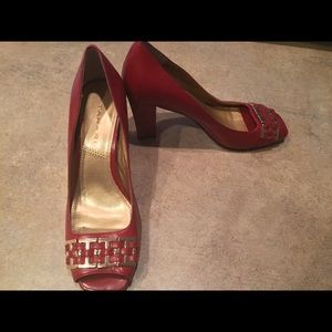 Tahari shoes