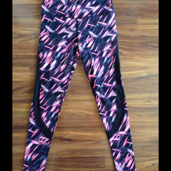 🎉Victoria Secret Workout Leggings! - Picture 3 of 4