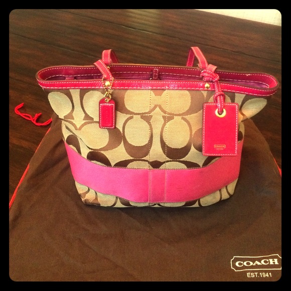 Coach Fushia & Brown purse. Comes with dust bag.