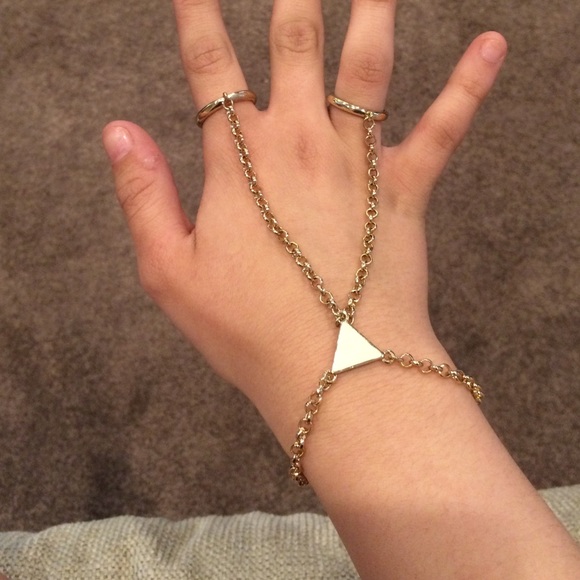Triangle Braclet With Connected Rings