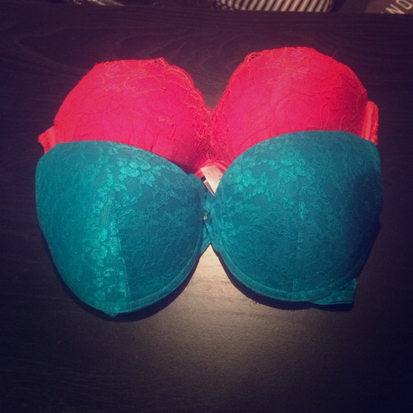 Victoria's Secret Other - BUNDLE! Victorias Secret bras!