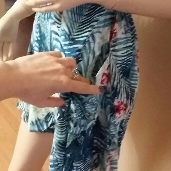 SOLD NWOT Open Back Floral Summer Dress - Picture 3 of 4