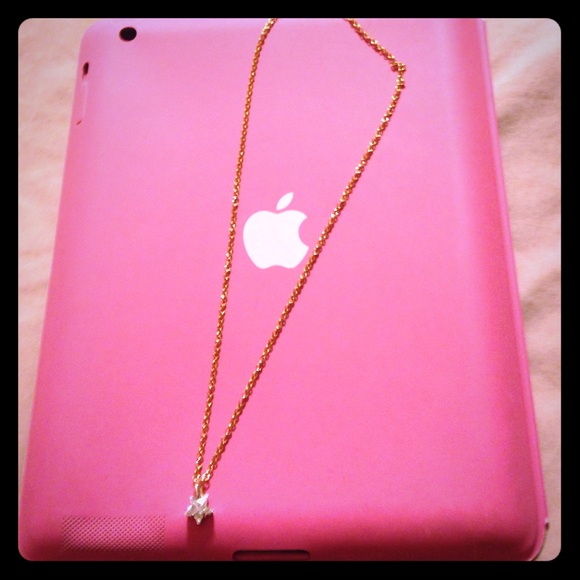 Adorable necklace with star pendant