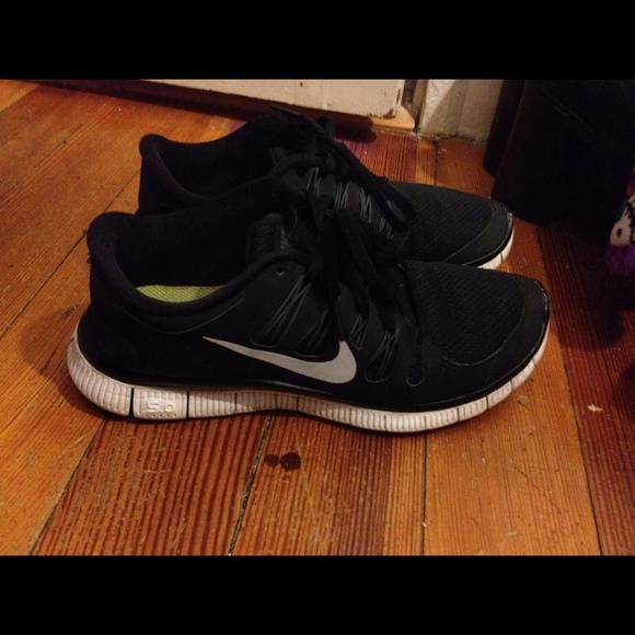 ON HOLD* Nike Free 5.0