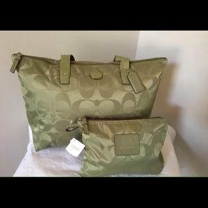 ✨👜Coach sage green weekender bag (2)