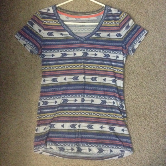 Short sleeved tribal print v neck t shirt