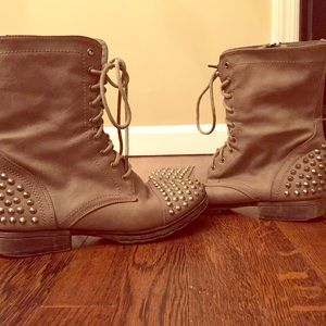 Size 7 1/2 breckelles combat boots