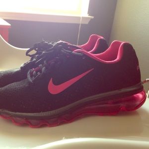 Nike AirMax black shoes